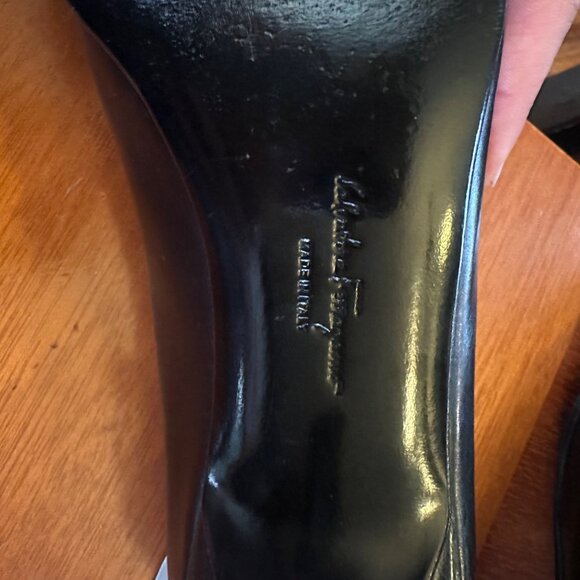 Salvatore Ferragamo Black Leather Pumps With Gold Buckles Size 7.5 - Picture 8 of 10
